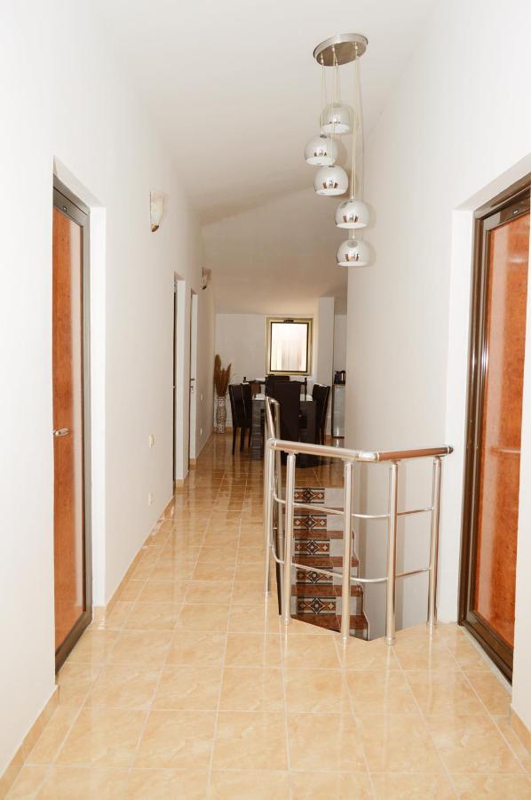 Guest House Lukac Бар Экстерьер фото