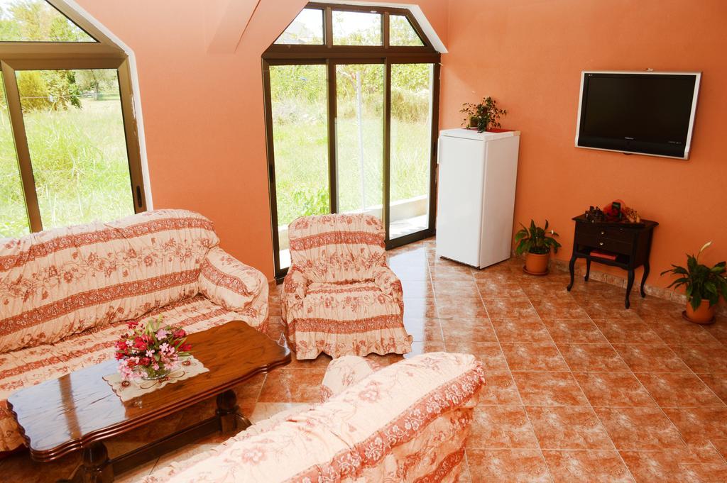 Guest House Lukac Бар Экстерьер фото